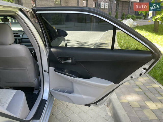 Серый Тойота Камри, объемом двигателя 2.5 л и пробегом 139 тыс. км за 13000 $, фото 28 на Automoto.ua