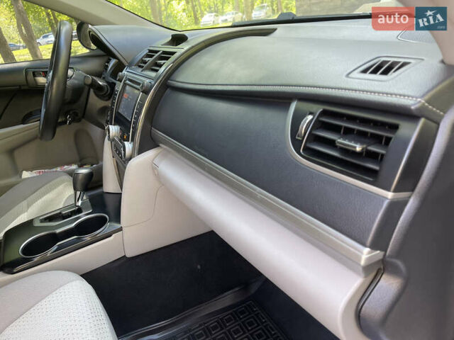 Серый Тойота Камри, объемом двигателя 2.5 л и пробегом 139 тыс. км за 13000 $, фото 27 на Automoto.ua
