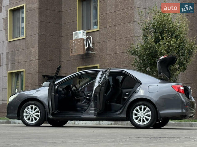 Сірий Тойота Камрі, об'ємом двигуна 2.5 л та пробігом 173 тис. км за 12800 $, фото 9 на Automoto.ua
