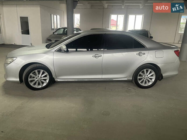 Серый Тойота Камри, объемом двигателя 2.49 л и пробегом 209 тыс. км за 13900 $, фото 12 на Automoto.ua