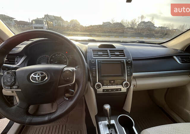 Серый Тойота Камри, объемом двигателя 2.5 л и пробегом 260 тыс. км за 12500 $, фото 4 на Automoto.ua