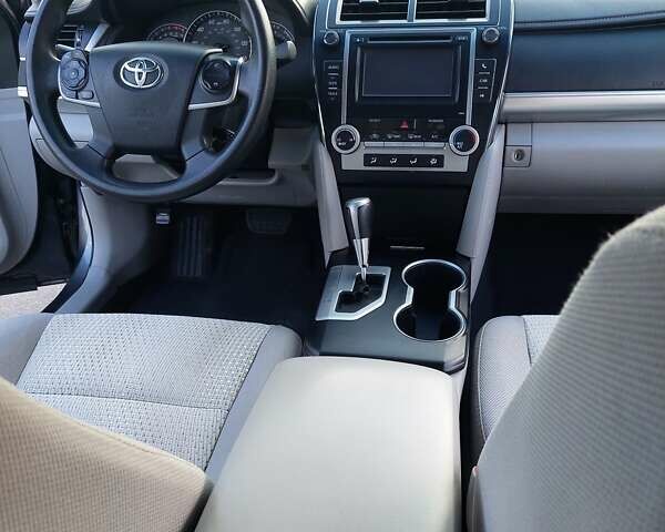 Серый Тойота Камри, объемом двигателя 2.5 л и пробегом 150 тыс. км за 15200 $, фото 14 на Automoto.ua