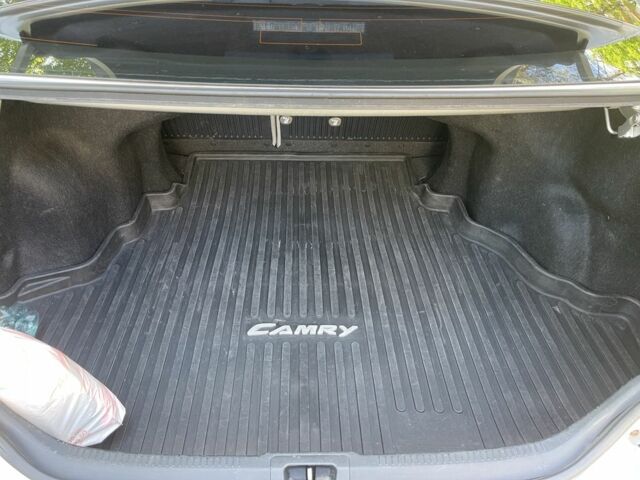 Серый Тойота Камри, объемом двигателя 2.5 л и пробегом 141 тыс. км за 12500 $, фото 17 на Automoto.ua