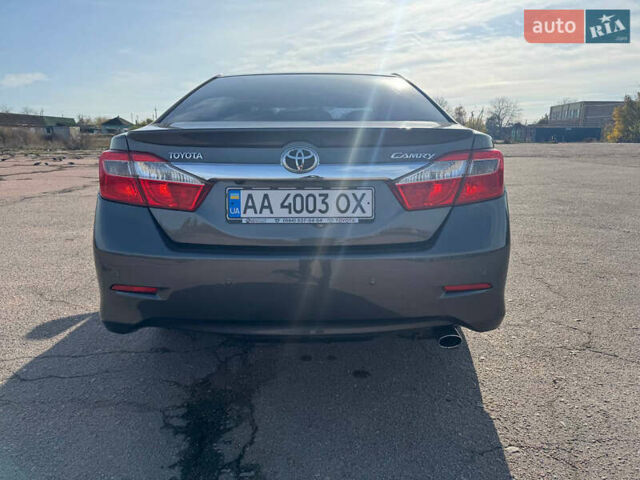 Сірий Тойота Камрі, об'ємом двигуна 2.5 л та пробігом 240 тис. км за 12999 $, фото 24 на Automoto.ua