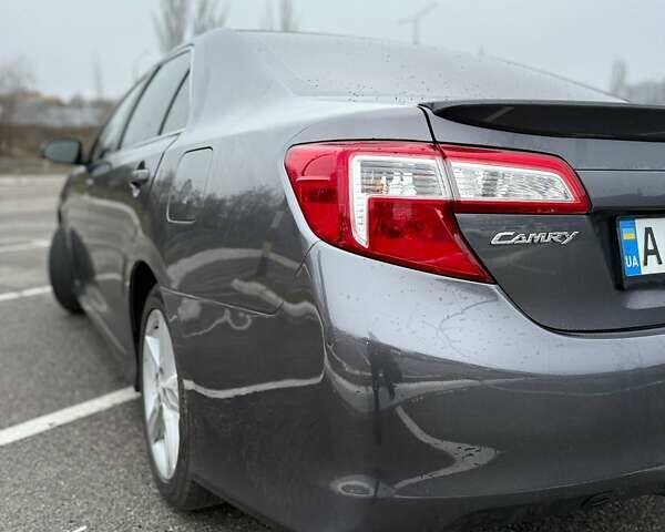 Сірий Тойота Камрі, об'ємом двигуна 2.49 л та пробігом 230 тис. км за 11000 $, фото 6 на Automoto.ua