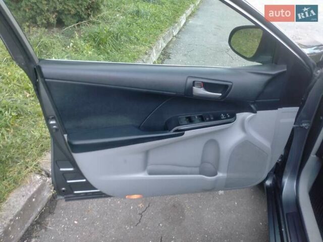 Тойота Камрі 2013 у Хмельницькому на Automoto.ua Сірий Тойота Камрі, об'ємом двигуна 2.5 л та пробігом 137 тис. км за 9900 $, фото 25 на Automoto.ua