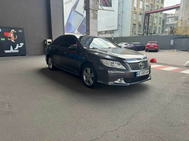 Серый Тойота Камри, объемом двигателя 2.5 л и пробегом 225 тыс. км за 12300 $, фото 7 на Automoto.ua