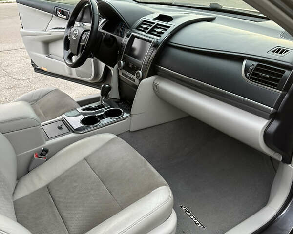 Серый Тойота Камри, объемом двигателя 2.49 л и пробегом 135 тыс. км за 14200 $, фото 16 на Automoto.ua