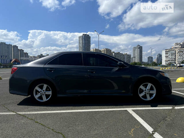 Серый Тойота Камри, объемом двигателя 2.49 л и пробегом 198 тыс. км за 12500 $, фото 6 на Automoto.ua