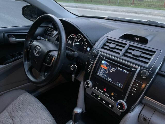 Серый Тойота Камри, объемом двигателя 2.5 л и пробегом 141 тыс. км за 12500 $, фото 21 на Automoto.ua