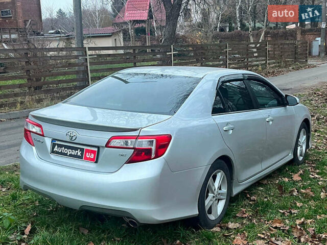 Сірий Тойота Камрі, об'ємом двигуна 2.5 л та пробігом 297 тис. км за 10390 $, фото 11 на Automoto.ua