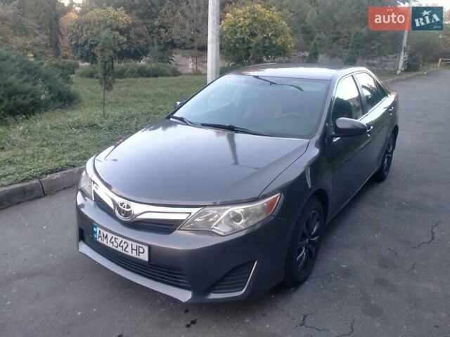 Тойота Камрі 2013 у Хмельницькому на Automoto.ua Сірий Тойота Камрі, об'ємом двигуна 2.5 л та пробігом 137 тис. км за 9900 $, фото 24 на Automoto.ua