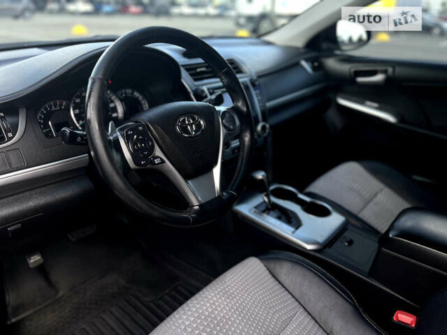 Серый Тойота Камри, объемом двигателя 2.49 л и пробегом 198 тыс. км за 12500 $, фото 12 на Automoto.ua