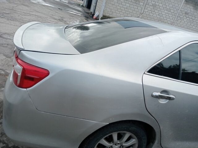 Серый Тойота Камри, объемом двигателя 2.5 л и пробегом 211 тыс. км за 10500 $, фото 3 на Automoto.ua