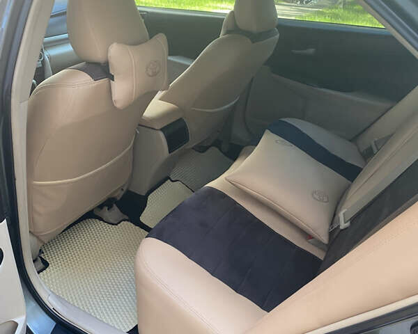 Серый Тойота Камри, объемом двигателя 2.49 л и пробегом 340 тыс. км за 10500 $, фото 5 на Automoto.ua