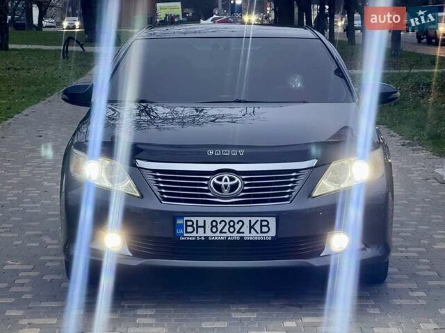 Сірий Тойота Камрі, об'ємом двигуна 2.5 л та пробігом 271 тис. км за 11900 $, фото 1 на Automoto.ua