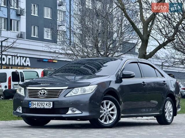 Сірий Тойота Камрі, об'ємом двигуна 2.5 л та пробігом 271 тис. км за 11900 $, фото 15 на Automoto.ua