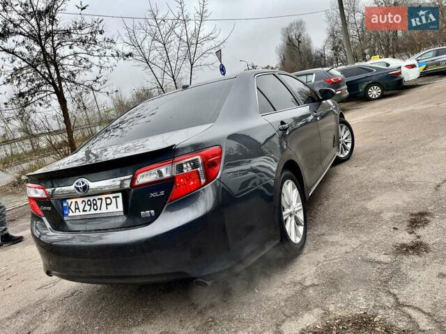 Серый Тойота Камри, объемом двигателя 0 л и пробегом 160 тыс. км за 13700 $, фото 3 на Automoto.ua