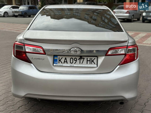 Серый Тойота Камри, объемом двигателя 2.5 л и пробегом 175 тыс. км за 7600 $, фото 4 на Automoto.ua