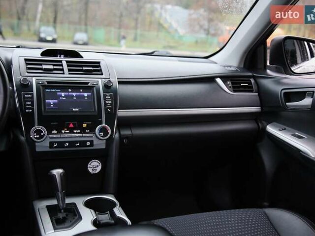 Сірий Тойота Камрі, об'ємом двигуна 2.49 л та пробігом 210 тис. км за 15500 $, фото 12 на Automoto.ua