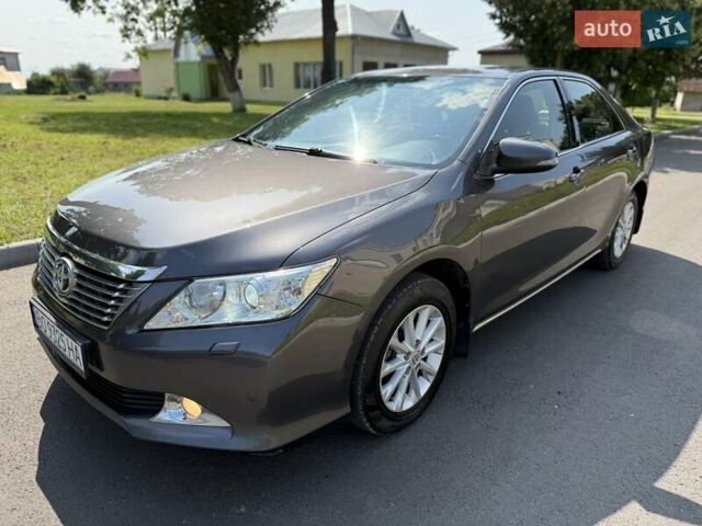Серый Тойота Камри, объемом двигателя 2.49 л и пробегом 285 тыс. км за 12500 $, фото 30 на Automoto.ua