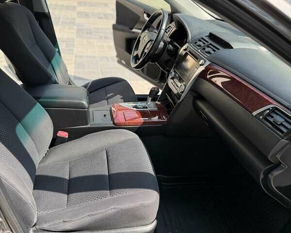 Серый Тойота Камри, объемом двигателя 2.49 л и пробегом 285 тыс. км за 12500 $, фото 95 на Automoto.ua