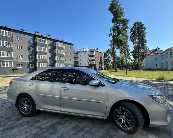 Серый Тойота Камри, объемом двигателя 2.49 л и пробегом 233 тыс. км за 14800 $, фото 7 на Automoto.ua