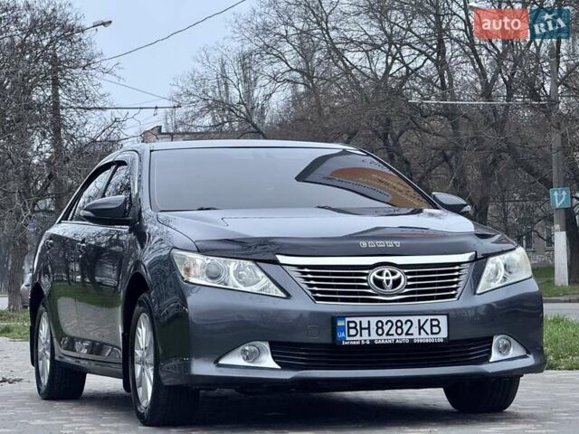 Сірий Тойота Камрі, об'ємом двигуна 2.5 л та пробігом 271 тис. км за 11900 $, фото 5 на Automoto.ua