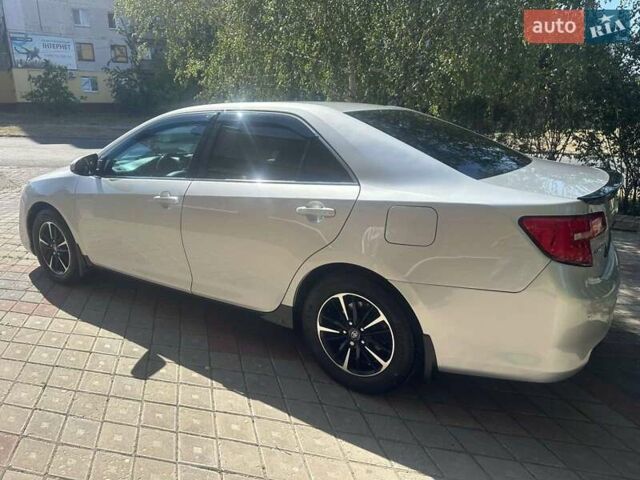 Серый Тойота Камри, объемом двигателя 2.49 л и пробегом 260 тыс. км за 15000 $, фото 13 на Automoto.ua
