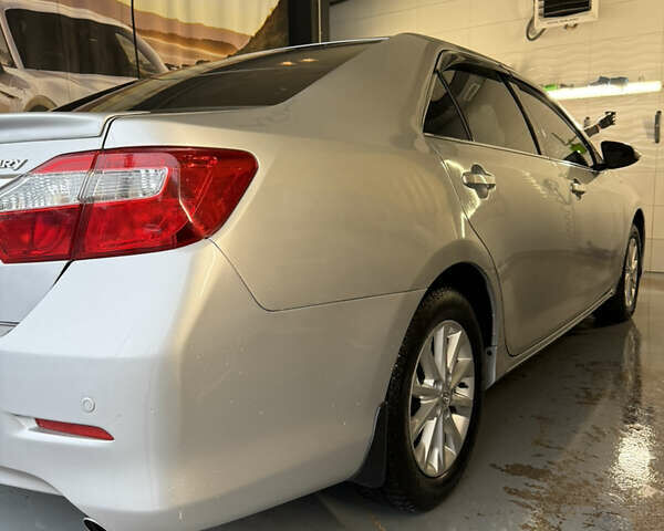 Тойота Камри 2014 в Киеве на Automoto.ua Серый Тойота Камри, объемом двигателя 2.49 л и пробегом 280 тыс. км за 12800 $, фото 3 на Automoto.ua