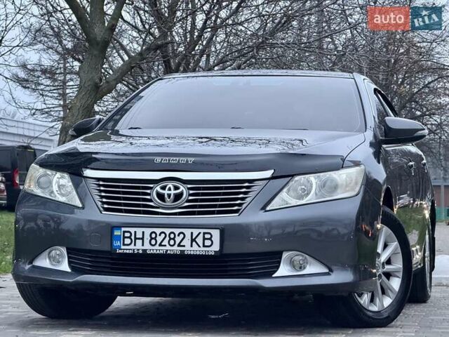 Сірий Тойота Камрі, об'ємом двигуна 2.5 л та пробігом 271 тис. км за 11900 $, фото 9 на Automoto.ua