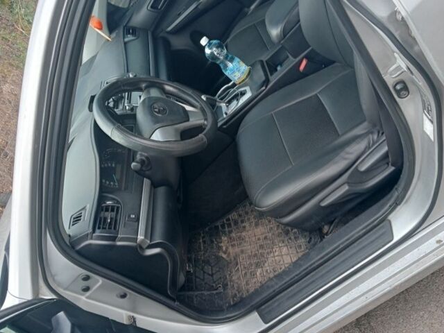 Серый Тойота Камри, объемом двигателя 2.5 л и пробегом 211 тыс. км за 10500 $, фото 7 на Automoto.ua