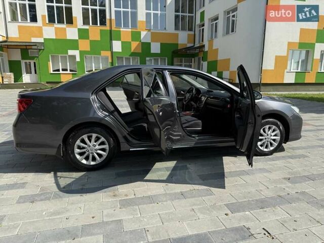 Сірий Тойота Камрі, об'ємом двигуна 2.49 л та пробігом 284 тис. км за 12500 $, фото 93 на Automoto.ua