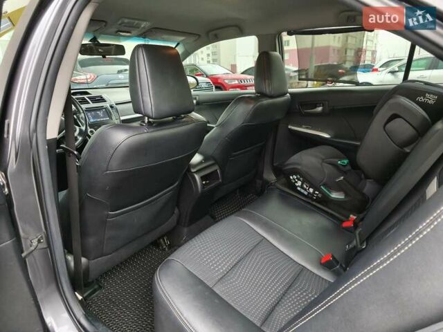 Серый Тойота Камри, объемом двигателя 2.5 л и пробегом 172 тыс. км за 11500 $, фото 7 на Automoto.ua