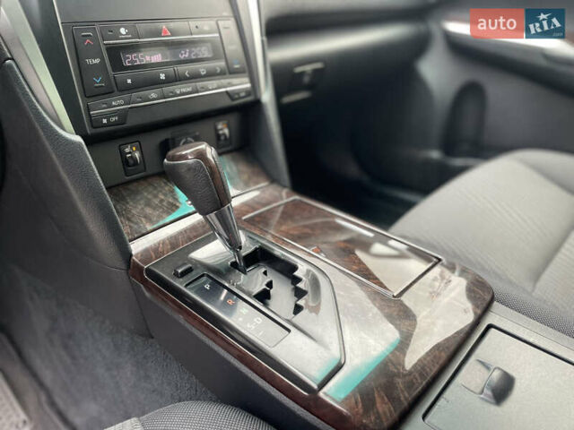 Серый Тойота Камри, объемом двигателя 2.49 л и пробегом 230 тыс. км за 16500 $, фото 16 на Automoto.ua