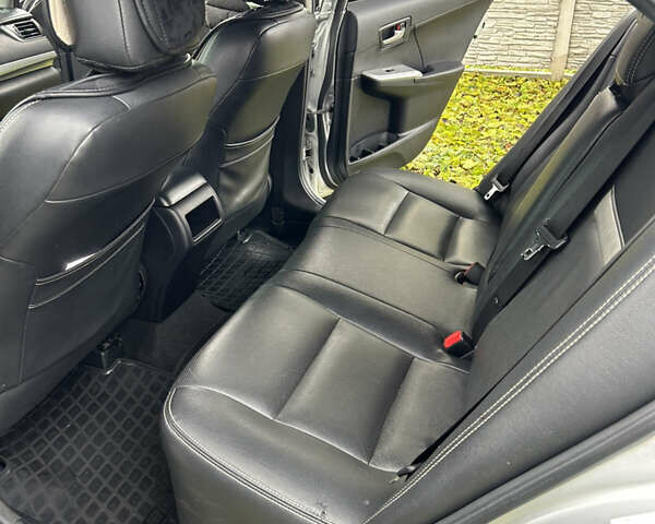 Сірий Тойота Камрі, об'ємом двигуна 2.5 л та пробігом 185 тис. км за 11300 $, фото 13 на Automoto.ua