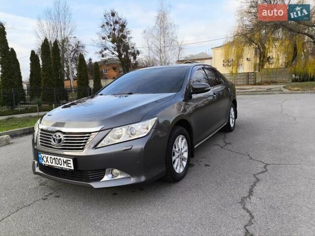 Серый Тойота Камри, объемом двигателя 2.5 л и пробегом 271 тыс. км за 12500 $, фото 1 на Automoto.ua