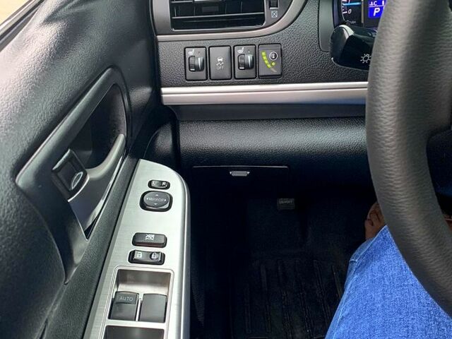 Сірий Тойота Камрі, об'ємом двигуна 2.5 л та пробігом 282 тис. км за 11420 $, фото 6 на Automoto.ua