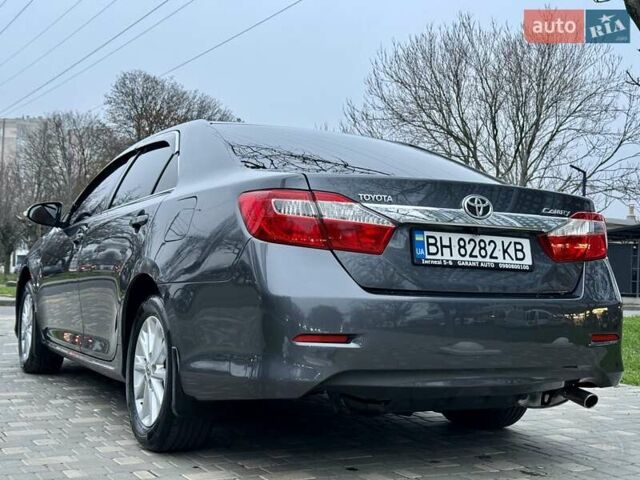 Сірий Тойота Камрі, об'ємом двигуна 2.5 л та пробігом 271 тис. км за 11900 $, фото 6 на Automoto.ua