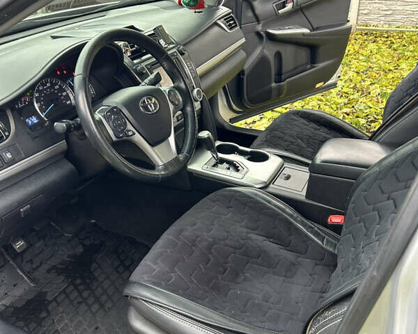 Сірий Тойота Камрі, об'ємом двигуна 2.5 л та пробігом 185 тис. км за 11300 $, фото 10 на Automoto.ua