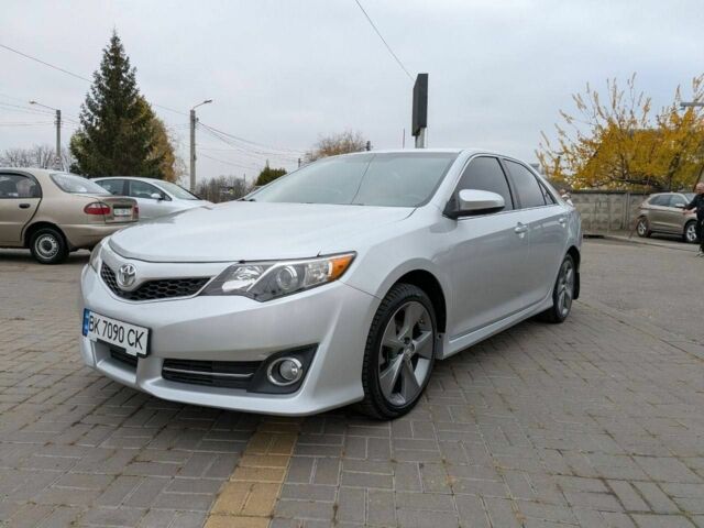 Серый Тойота Камри, объемом двигателя 2.5 л и пробегом 200 тыс. км за 14500 $, фото 1 на Automoto.ua