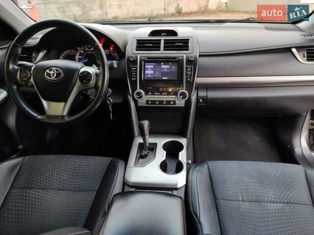 Сірий Тойота Камрі, об'ємом двигуна 2.5 л та пробігом 98 тис. км за 5900 $, фото 16 на Automoto.ua