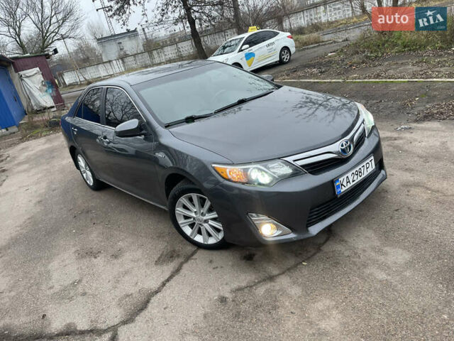 Серый Тойота Камри, объемом двигателя 0 л и пробегом 160 тыс. км за 13700 $, фото 7 на Automoto.ua