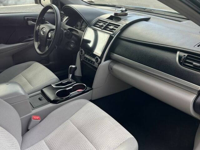 Серый Тойота Камри, объемом двигателя 2.5 л и пробегом 220 тыс. км за 11900 $, фото 16 на Automoto.ua