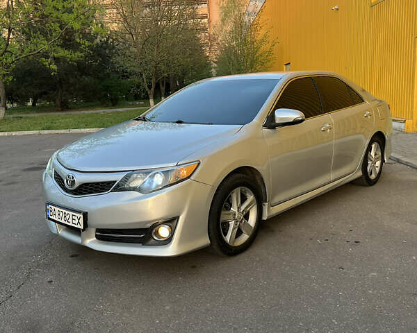 Сірий Тойота Камрі, об'ємом двигуна 2.49 л та пробігом 193 тис. км за 11200 $, фото 3 на Automoto.ua