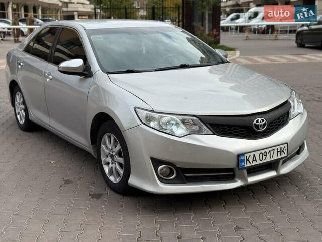 Серый Тойота Камри, объемом двигателя 2.5 л и пробегом 175 тыс. км за 7600 $, фото 1 на Automoto.ua