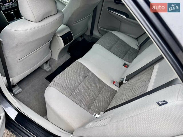 Серый Тойота Камри, объемом двигателя 0 л и пробегом 160 тыс. км за 13700 $, фото 12 на Automoto.ua