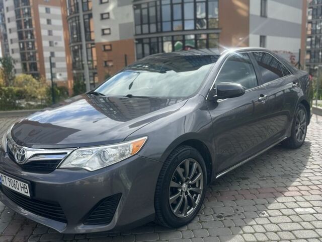 Серый Тойота Камри, объемом двигателя 2.5 л и пробегом 220 тыс. км за 11900 $, фото 1 на Automoto.ua