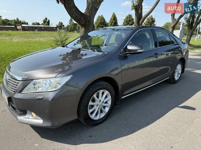 Сірий Тойота Камрі, об'ємом двигуна 2.49 л та пробігом 284 тис. км за 12500 $, фото 2 на Automoto.ua