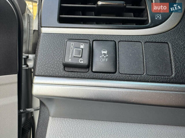 Серый Тойота Камри, объемом двигателя 2.49 л и пробегом 179 тыс. км за 12777 $, фото 12 на Automoto.ua